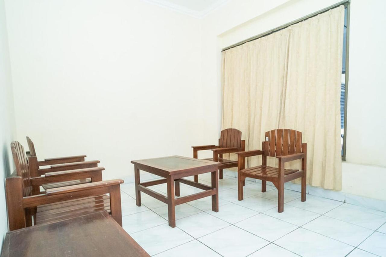 Hotel RedDoorz near Kampus 3 UTY Jogyakarta Zewnętrze zdjęcie