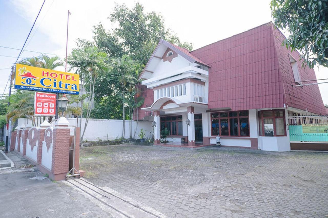 Hotel RedDoorz near Kampus 3 UTY Jogyakarta Zewnętrze zdjęcie