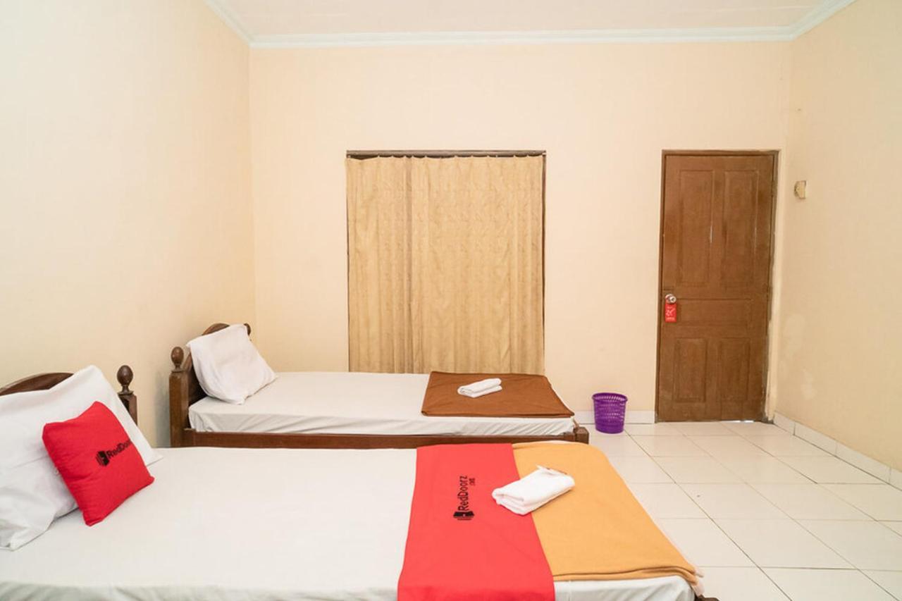 Hotel RedDoorz near Kampus 3 UTY Jogyakarta Zewnętrze zdjęcie